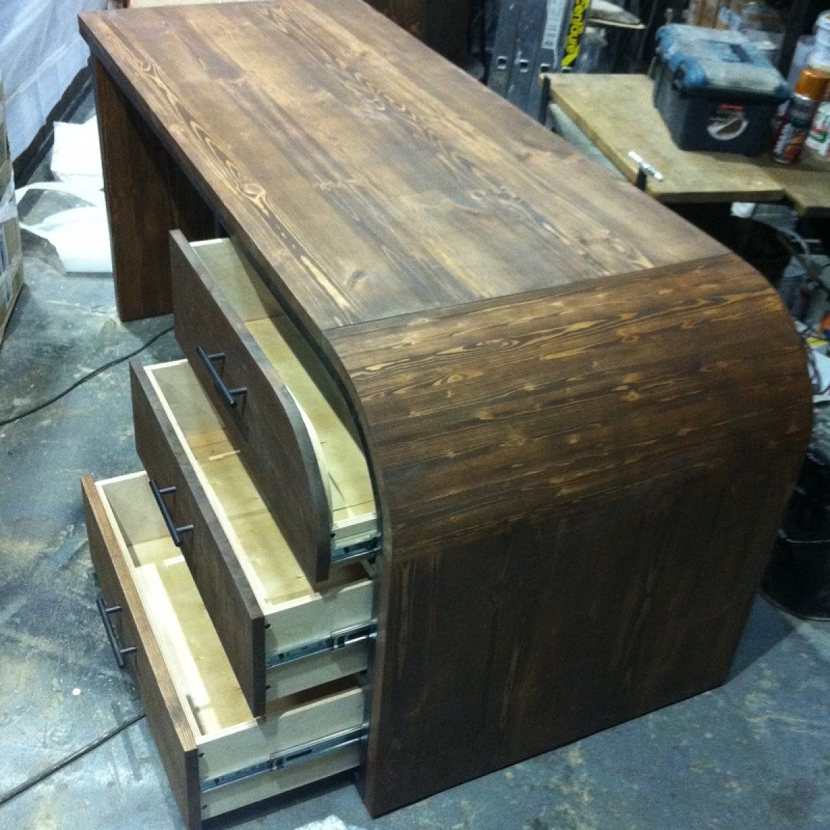 стол в стиле лофт из древесины овал