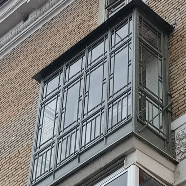 Балконый выносной блок с проф трубы в стиле лофт