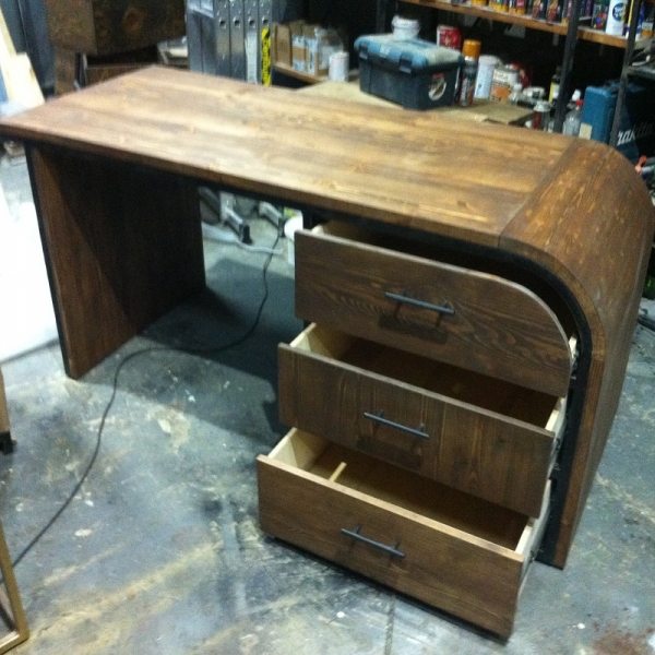 стол в стиле лофт из древесины овал