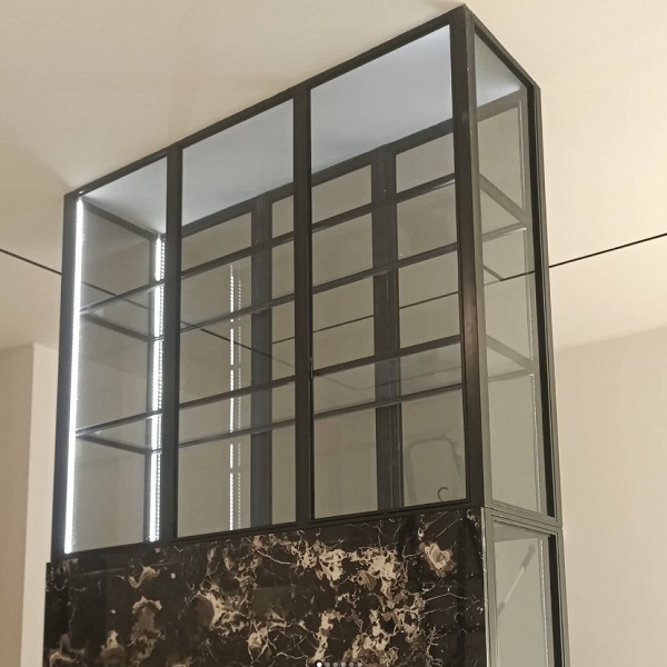 Шкаф стеклянный тонированный в стиле лофт с фасадом из камня